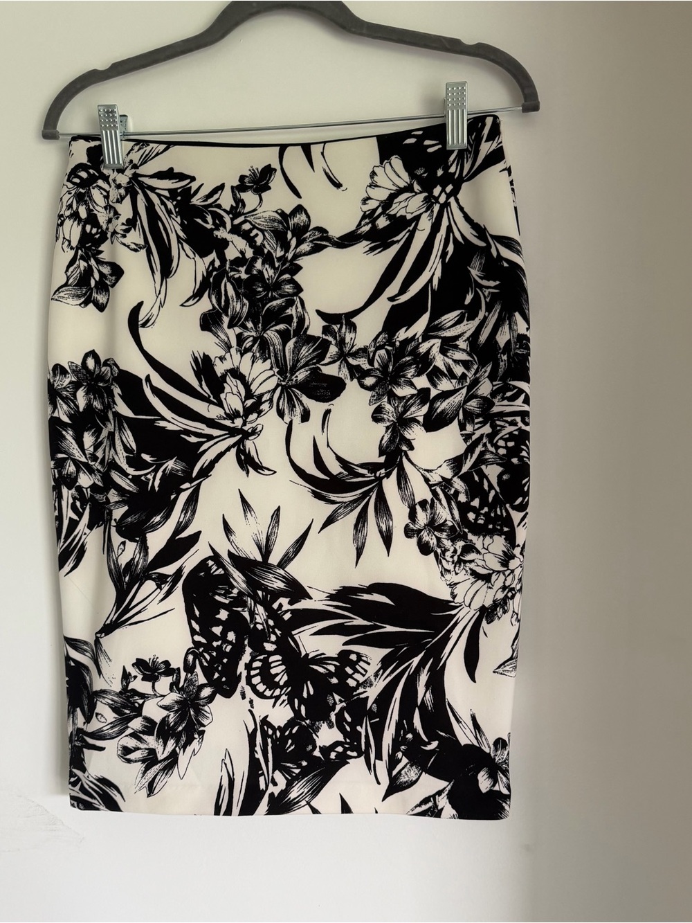 White House Black Market Black and White Pencil Skirt